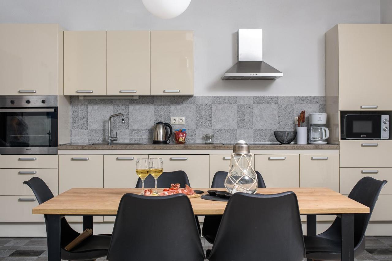 Mare&Antonio Apartment Трогир Екстериор снимка